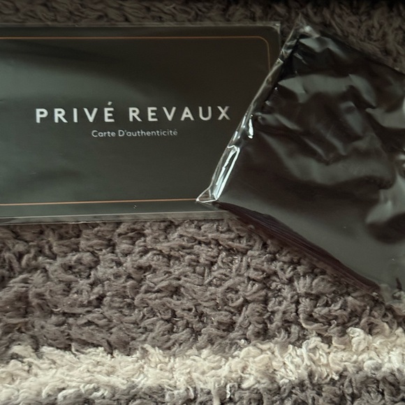 NEW IN BOX PRIVE REVAUX “THE CLASSIC “POLARIZED SUNGLASSES
52-22-150 - Picture 5 of 11